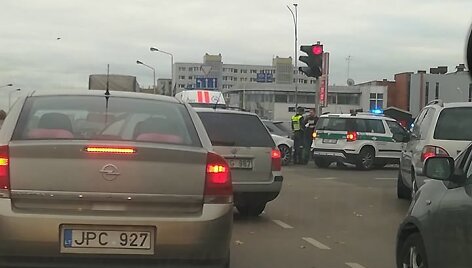 Kaune susidūrė ugniagesio vairuojamas &bdquo;Lexus&ldquo; ir &bdquo;VW Golf&ldquo;