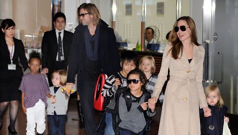 Bradas Pittas ir Angelina Jolie su vaikais