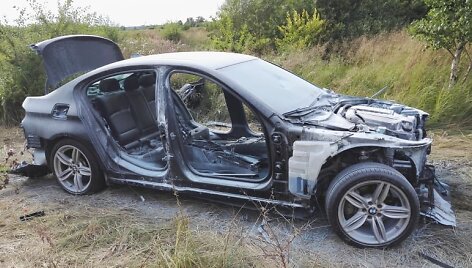 Pievoje rastas pavogtas ir i&scaron;ardytas BMW