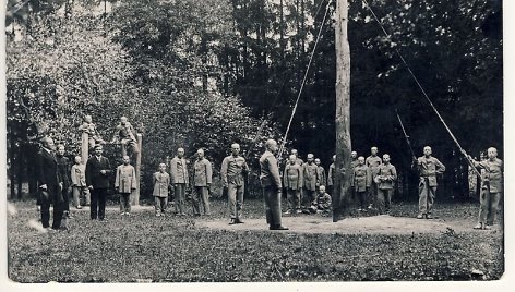 Nežinomas fotografas – Kalnaberžės pataisos namų auklėtiniai, XX a. 4 deš. A Baranausko ir A.Vienuolio-Žukausko memorialinis muziejus