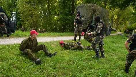 Pasieniečių ir Žemaičių apygardos 3-iosios rinktinės savanorių pratybos 
