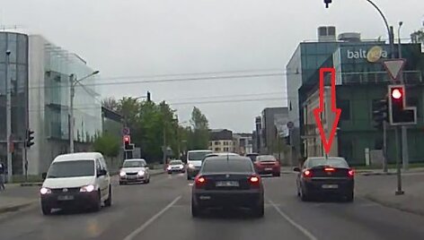 "Opel" vairuotojas neleistinai kirto sankryžą
