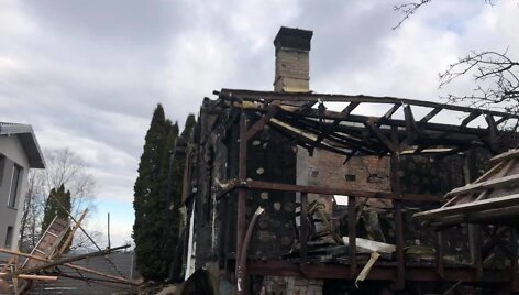 Dvarčionyse &nbsp;kilęs gaisras sunaikino &scaron;eimos namus.