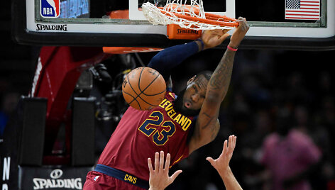 LeBronas Jamesas ir Jonas Valančiūnas