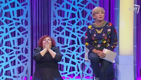LRT televizijos pramoginė laida &bdquo;Editos &scaron;ou&ldquo;, kurioje laidos vie&scaron;nia, aktorė Violeta Mičiulienė improvizavo žinių vertimą į gestų kalbą.