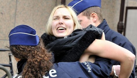 Policijos sulaikoma &bdquo;Femen&ldquo; aktyvistė Briuselyje