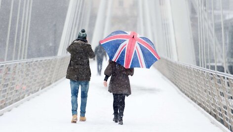 Didžiojoje Britanijoje gausus sniegas sutrikdė gyvenimą