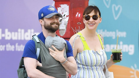 Danielis Radcliffe’as su gyvenimo drauge Erin Darke ir mažyliu šią vasarą Niujorke