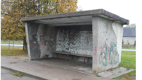  Dvaro aikštėje stovinti autobusų stotelė tapo šiandieninio Tauralaukio simboliu