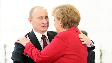 Rusijos prezidentas Vladimiras Putinas ir Angela Merkel