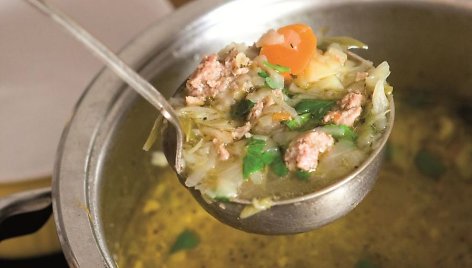 Skanus ir nebrangus sumanymas – kopūstų sriuba: 10 geriausių receptų
