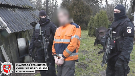 Įtariamasis buvo sulaikytas su visais įkalčiais.