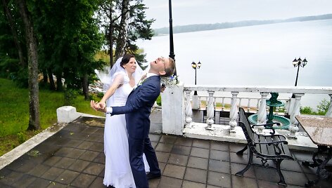 Socialinio eksperimento &bdquo;Aklos vestuvės&ldquo; dalyviai Denis ir Inga