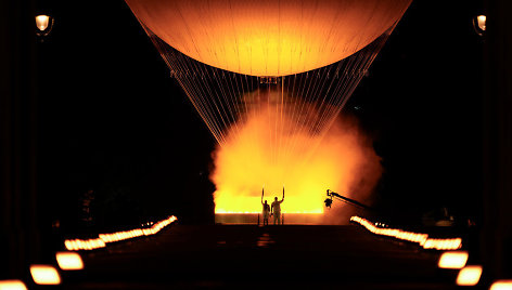 Olimpinė ugnis pakilo oro balionu.