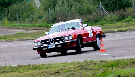 Automobilių slalomas