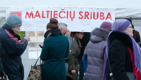 Akimirka i&scaron; sriubos dalinimo