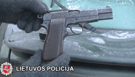 Plė&scaron;ikai buvo ginkluoti nelegaliai įsigytais ginklais