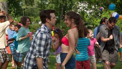 Jasonas Sudeikis ir Alison Brie komedijoje &bdquo;Dėl visko kaltas seksas&ldquo;