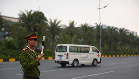 Į Vietnamą sugrąžinti pirmieji JK sunkvežimyje rastų žmonių palaikai.