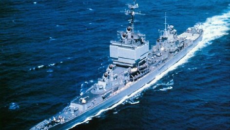 USS „Long Beach“ atominis kreiseris šiuo metu yra ardomas Bremertone, JAV