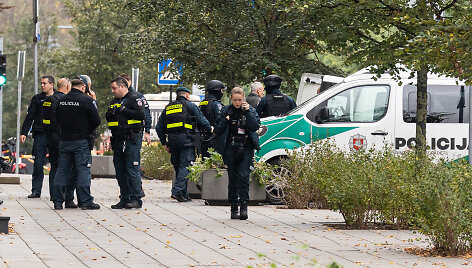 Vilniaus centre nu&scaron;autas advokatas ir pa&scaron;auti 2 policijos pareigūnai
