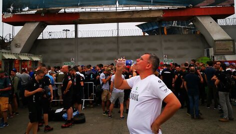 Dakaro dienora&scaron;tis: kar&scaron;tis, kremas nuo saulės, vanduo