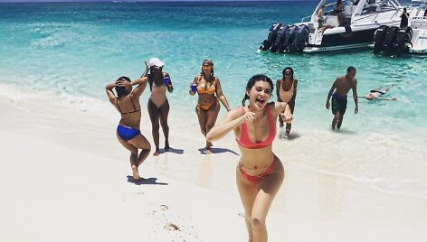 Kylie Jenner su draugais