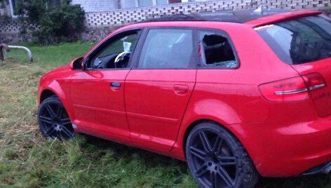 Įvykio vietoje: &bdquo;Audi&ldquo; suniokoję vagys padarė 800 eurų žalą.