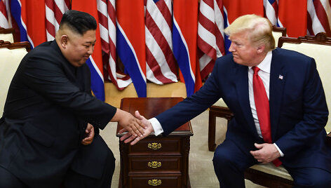 Trečią kartą susitiko Donaldas Trumpas ir Kim Jong Unas