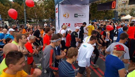 2013 Vilnius. Maratono vedlys - nuotraukoje su balionėliais.