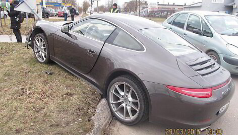 &bdquo;Porsche&ldquo; avarija &Scaron;iauliuose
