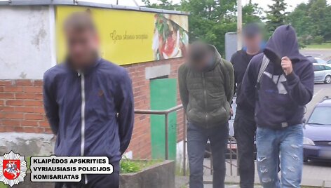 Susemti prekybos centrą susprogdinti grasinę jaunuoliai