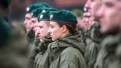 Vilniuje ir Kaune prisiekė 140 jaunesniųjų karininkų vadų mokymų dalyvių