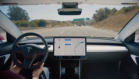 „Tesla“ autopilotas