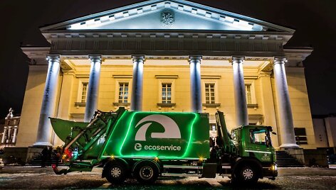 Į gatves i&scaron;riedėjo kalėdi&scaron;kai papuo&scaron;tos &scaron;iuk&scaron;liavežės