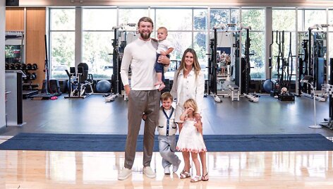 Domantas Sabonis su &scaron;eima