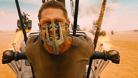 Kadras i&scaron; oskarui nominuoto filmo &bdquo;Mad Max: Fury Road&ldquo;
