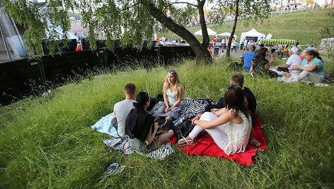 &bdquo;Sel&ldquo; gerbėjai, parke prie&scaron;ais vasaros estradą