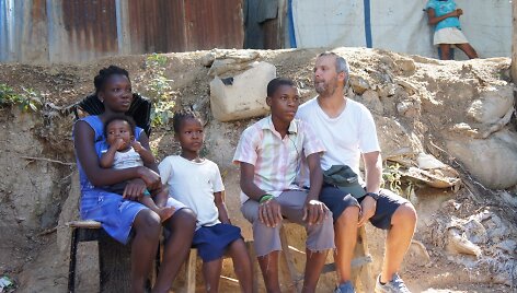 Giedrius Savickas su haitiečiais