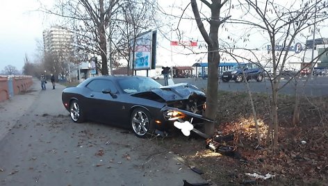 Sudaužytas „Dodge Challenger“ Vroclave