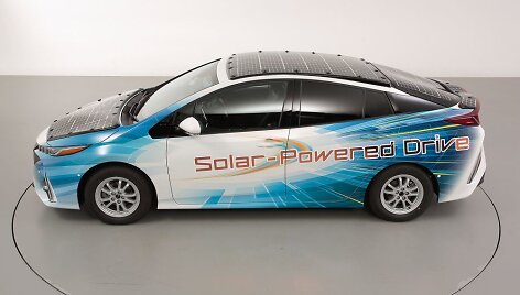 Saulės energija varoma &bdquo;Toyota Prius&ldquo;
