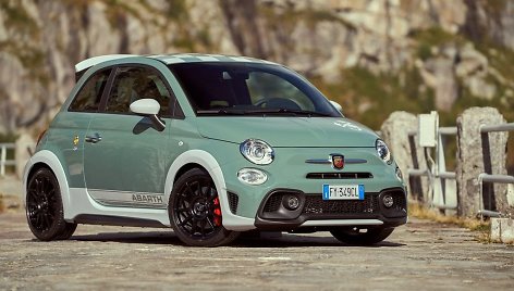 Pristatomas „Abarth“ automobilis