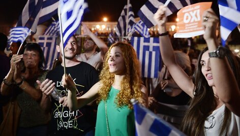 Graikai džiaugsmingai pasitinka referendumo rezultatus