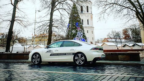 &bdquo;Peugeot 508&ldquo; prie Vilniaus Kalėdų eglės