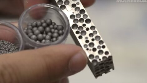 Vandenyje neskęstantis metalas &ndash; sintaksinė puta