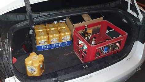 Taksi automobilyje aptiktas alkoholis.