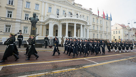 Vasario 16-osios šventinė ceremonija prie Krašto apsaugos ministerijos