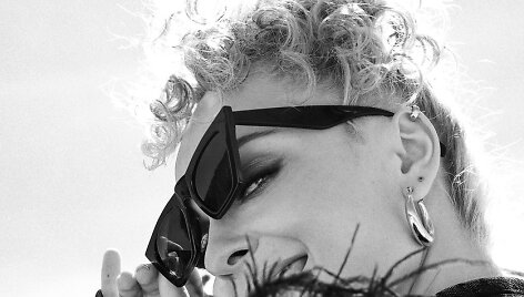 &bdquo;Queens of Roses&ldquo; muzikinio klipo filmavimo užkulisiai