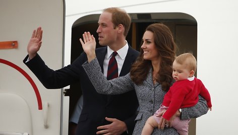 Princas Williamas ir Kembridžo hercogienė Catherine su sūnumi George'u