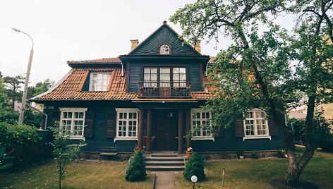 Zakopanės stiliaus namas Žvėryne, Kęstučio ir Vykinto gatvių sankirtoje